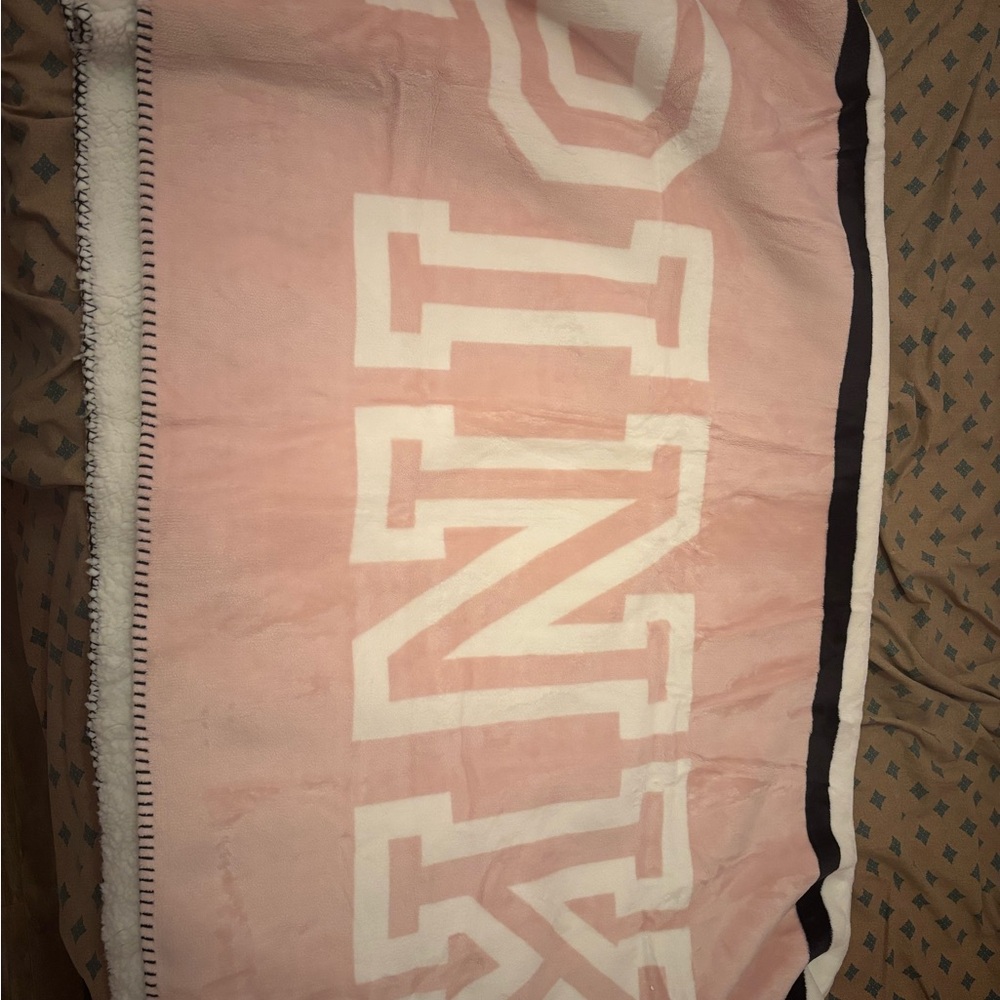 Victoria secret blanket - Picture 3 of 3